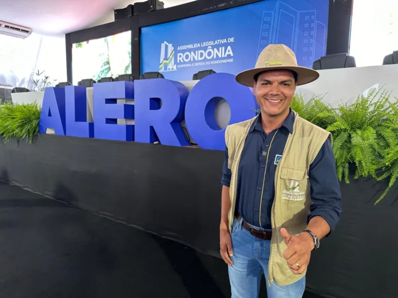 Cássio Gois divulga programação completa da 4ª edição da CAFECAU no estande da ALE-RO